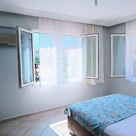 Apartment Fethiye'de Merkezi Konumda 1+1 Daire