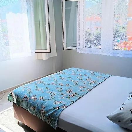 Fethiye'de Merkezi Konumda 1+1 Daire 费特希耶